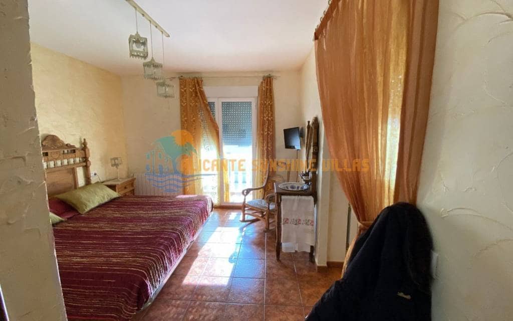 4 soveværelse Byhus til salg i Salinas med swimmingpool garage - € 190.000 (Ref: 7407271)