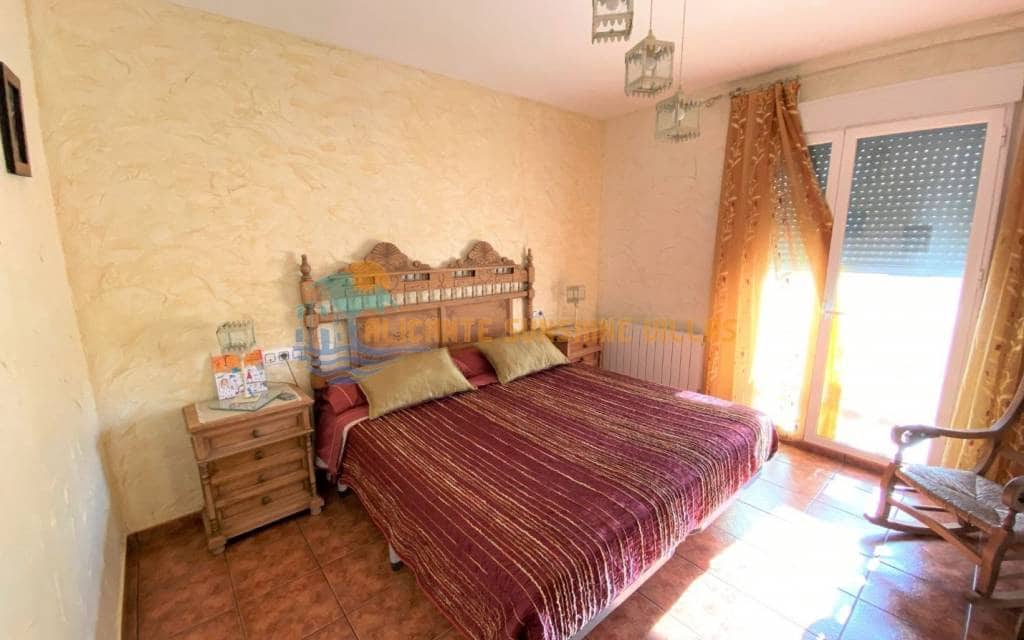 4 soveværelse Byhus til salg i Salinas med swimmingpool garage - € 190.000 (Ref: 7407271)