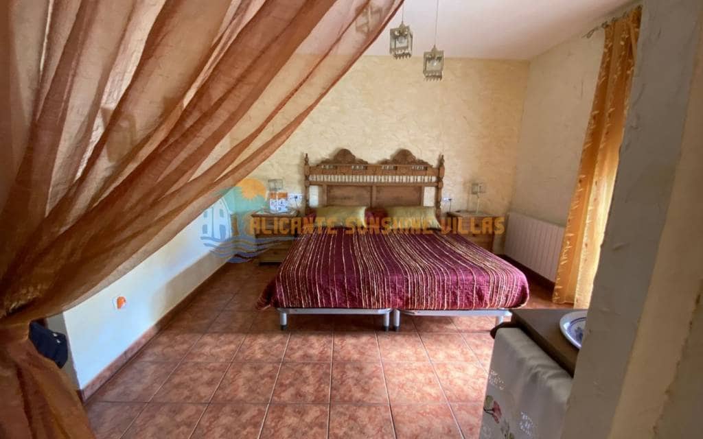 4 soveværelse Byhus til salg i Salinas med swimmingpool garage - € 190.000 (Ref: 7407271)