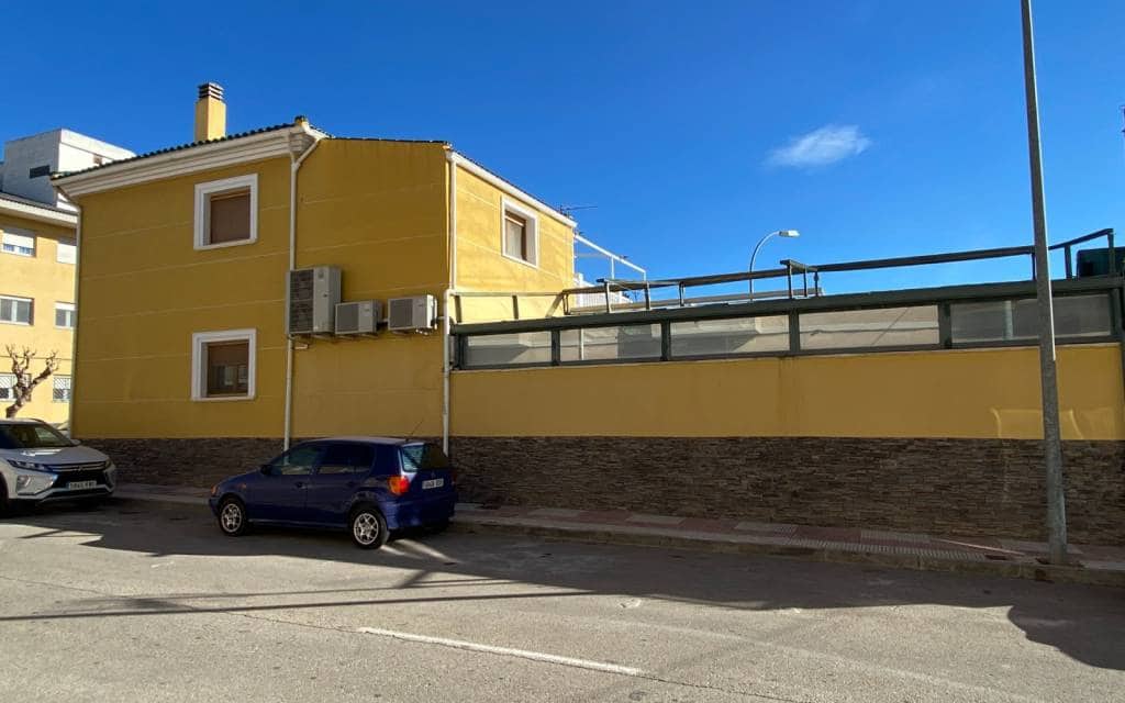 4 sovrum Hus till salu i Sax med pool garage - 415 000 € (Ref: 7414487)