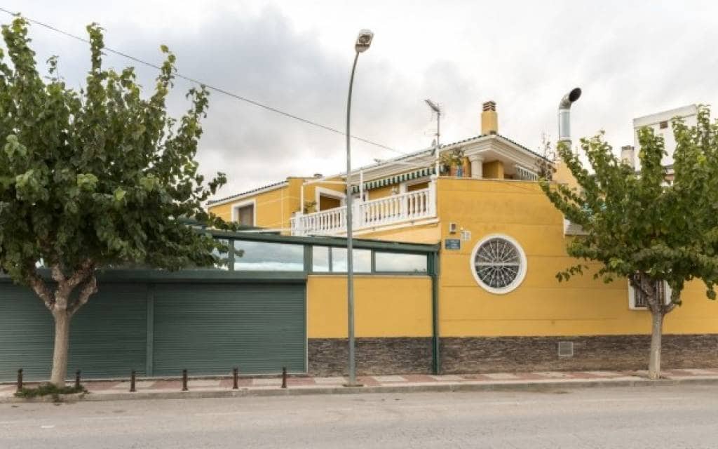 4 sovrum Hus till salu i Sax med pool garage - 415 000 € (Ref: 7414487)