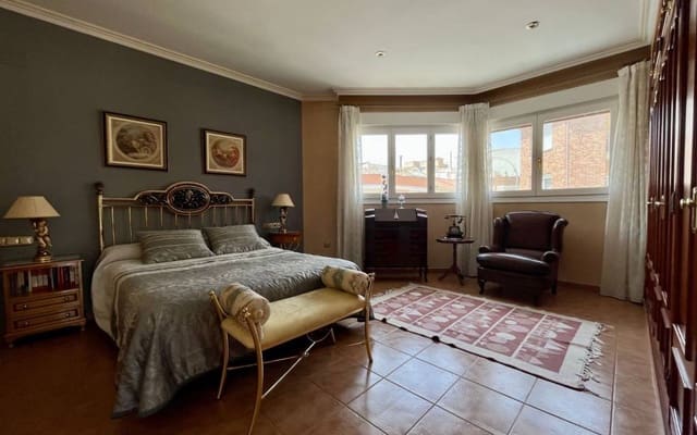 4 bedroom Townhouse for sale in Sax with pool garage - € 415,000 (Ref: 7414487)