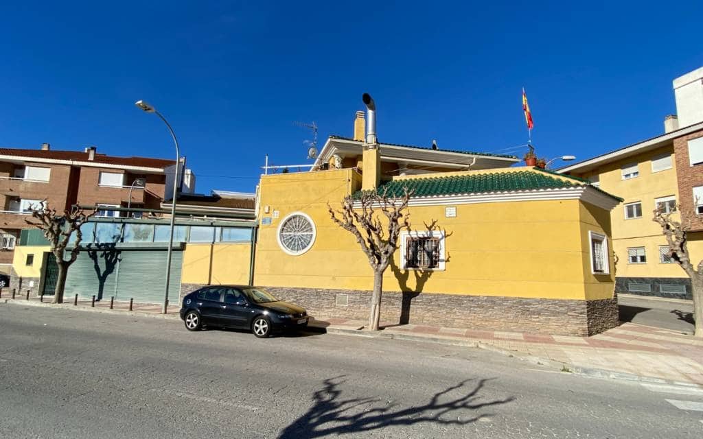 4 sovrum Hus till salu i Sax med pool garage - 415 000 € (Ref: 7414487)