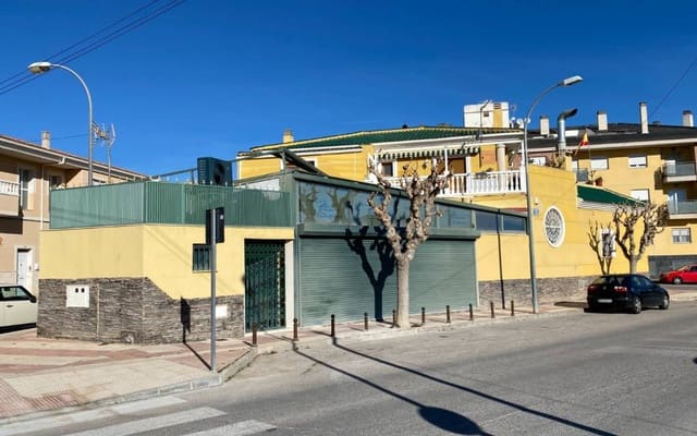 4 bedroom Townhouse for sale in Sax with pool garage - € 415,000 (Ref: 7414487)