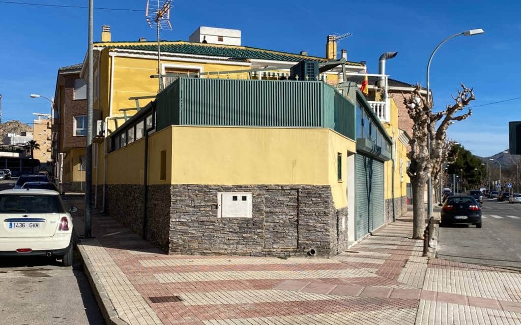 4 sovrum Hus till salu i Sax med pool garage - 415 000 € (Ref: 7414487)