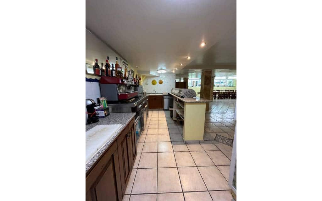 4 sovrum Hus till salu i Sax med pool garage - 415 000 € (Ref: 7414487)