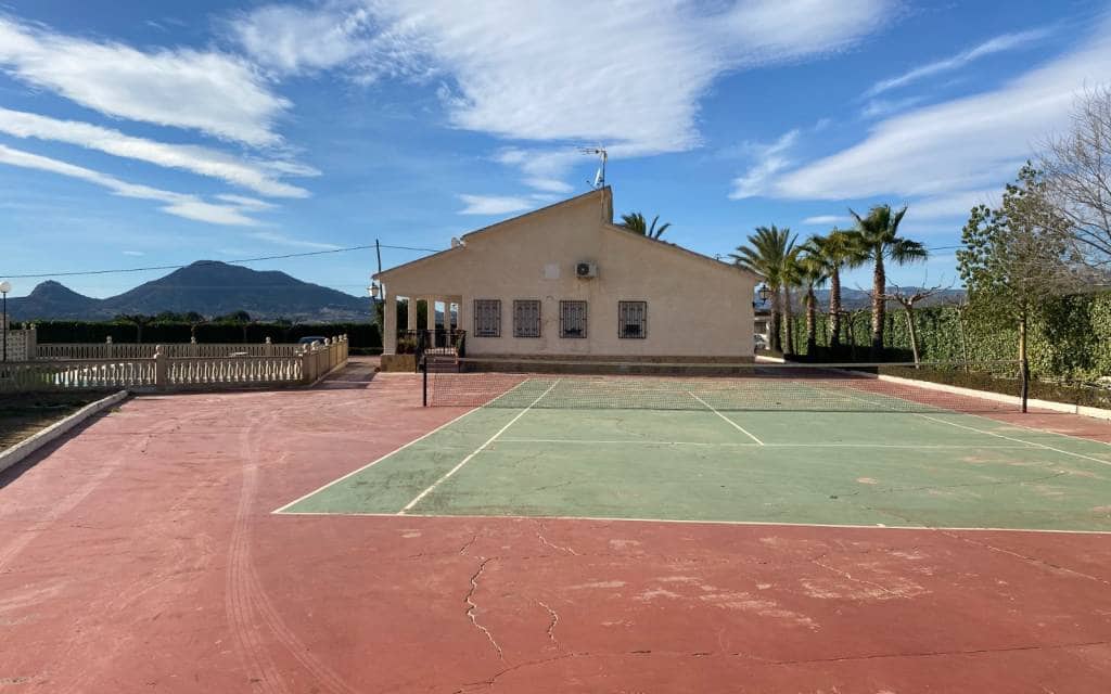 4 makuuhuone Maalaistalo myytävänä paikassa Sax mukana uima-altaan - 345 000 € (Ref: 7565355)