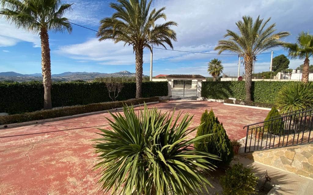 4 makuuhuone Maalaistalo myytävänä paikassa Sax mukana uima-altaan - 345 000 € (Ref: 7565355)