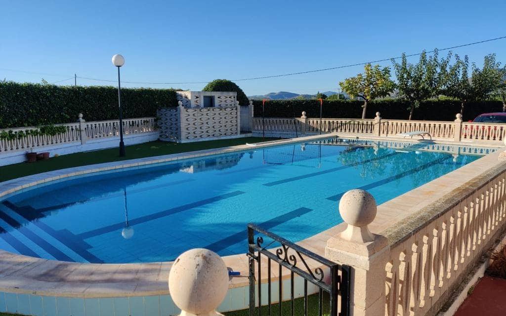 4 makuuhuone Maalaistalo myytävänä paikassa Sax mukana uima-altaan - 345 000 € (Ref: 7565355)