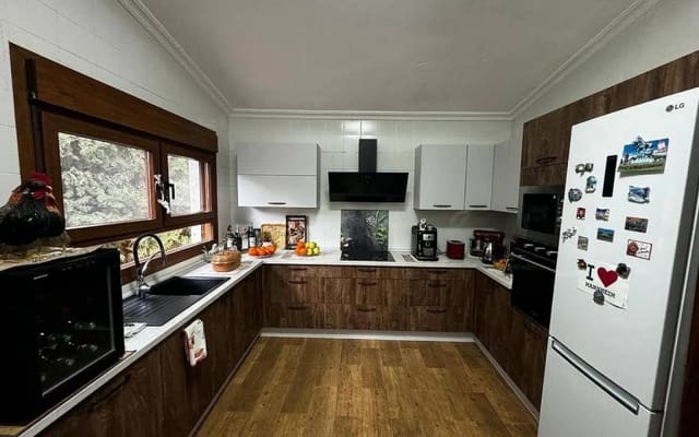 4 slaapkamer Villa te koop in Elda met zwembad garage - € 329.995 (Ref: 8183170)