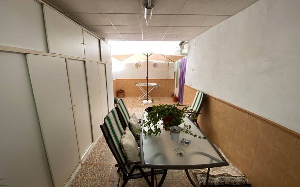 5 bedroom Townhouse for sale in Sax with garage - € 249,995 (Ref: 8505205)