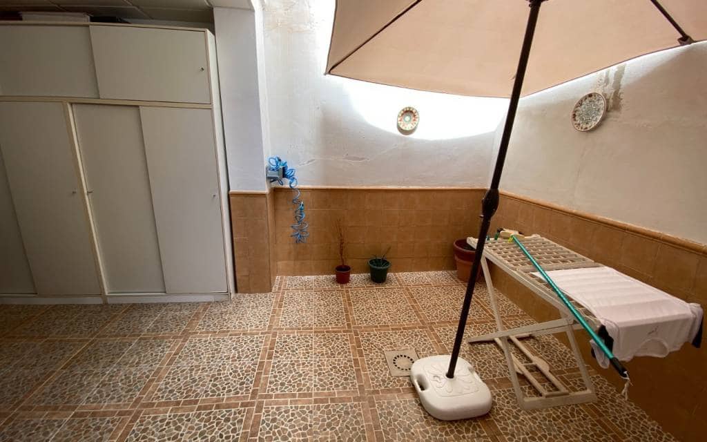 5 bedroom Townhouse for sale in Sax with garage - € 249,995 (Ref: 8505205)