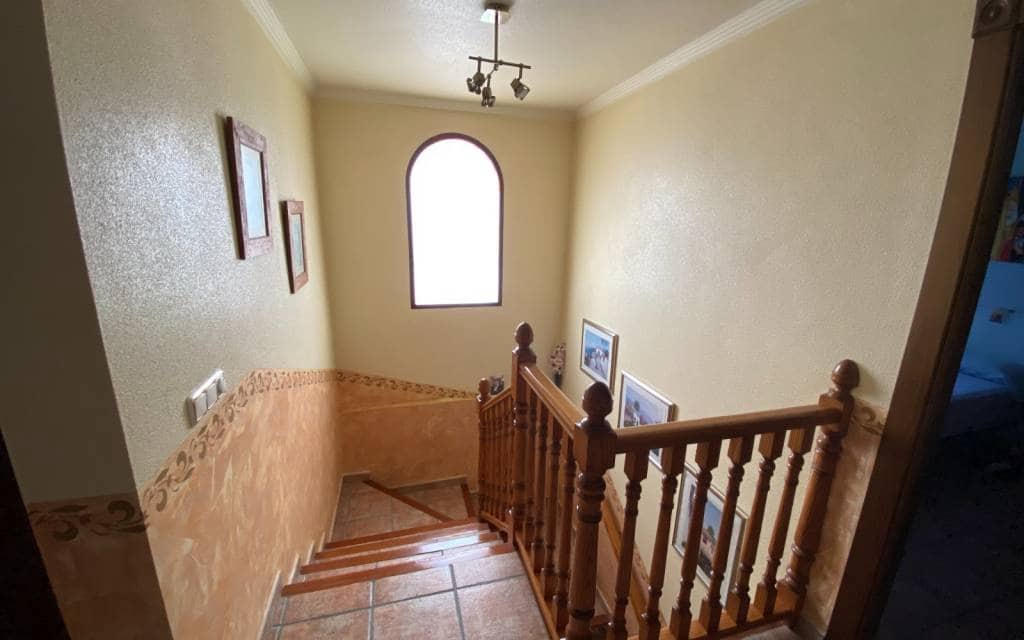 5 bedroom Townhouse for sale in Sax with garage - € 249,995 (Ref: 8505205)