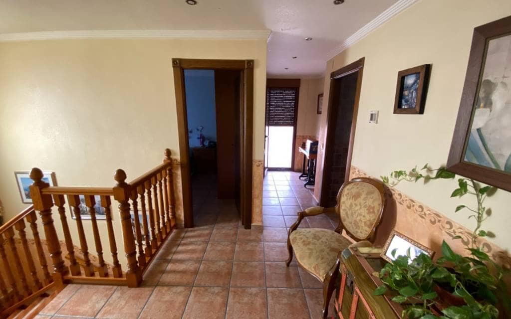 5 bedroom Townhouse for sale in Sax with garage - € 249,995 (Ref: 8505205)