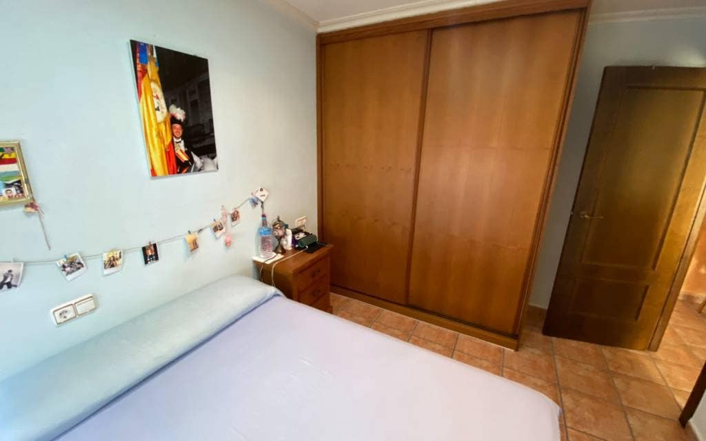 5 bedroom Townhouse for sale in Sax with garage - € 249,995 (Ref: 8505205)