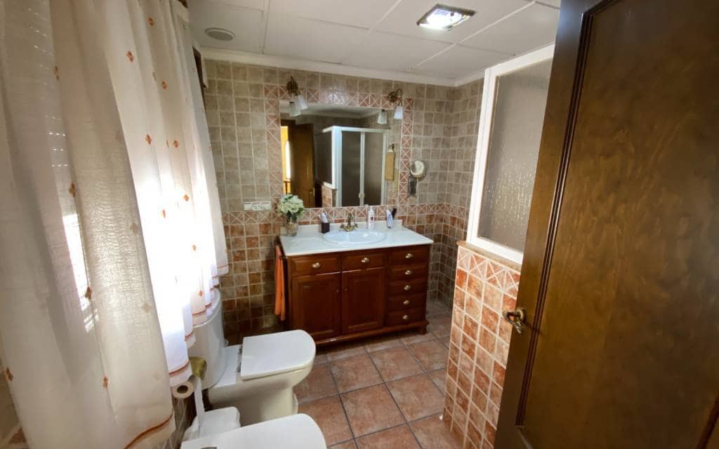 5 bedroom Townhouse for sale in Sax with garage - € 249,995 (Ref: 8505205)