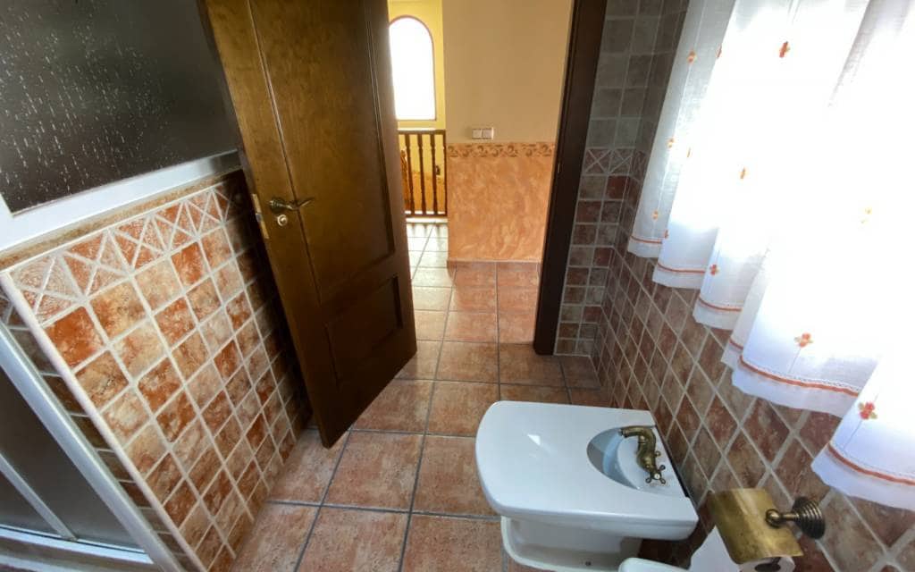 5 bedroom Townhouse for sale in Sax with garage - € 249,995 (Ref: 8505205)