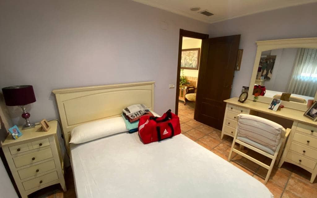 5 bedroom Townhouse for sale in Sax with garage - € 249,995 (Ref: 8505205)