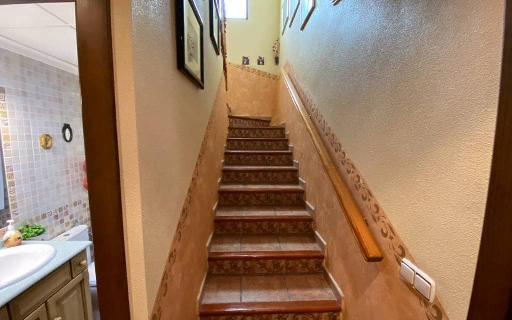 5 bedroom Townhouse for sale in Sax with garage - € 249,995 (Ref: 8505205)