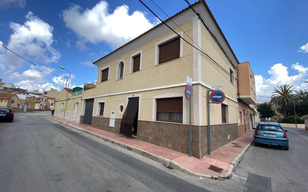 5 bedroom Townhouse for sale in Sax with garage - € 249,995 (Ref: 8505205)