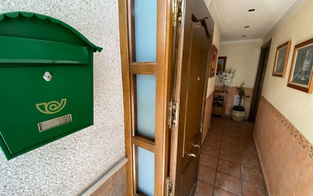 5 bedroom Townhouse for sale in Sax with garage - € 249,995 (Ref: 8505205)