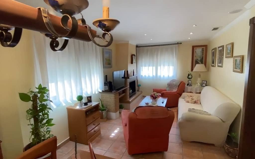 5 bedroom Townhouse for sale in Sax with garage - € 249,995 (Ref: 8505205)