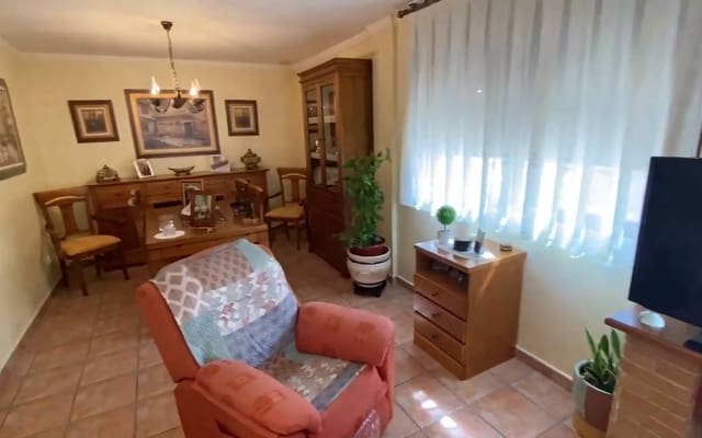 5 soveværelse Byhus til salg i Sax med garage - € 249.995 (Ref: 8505205)