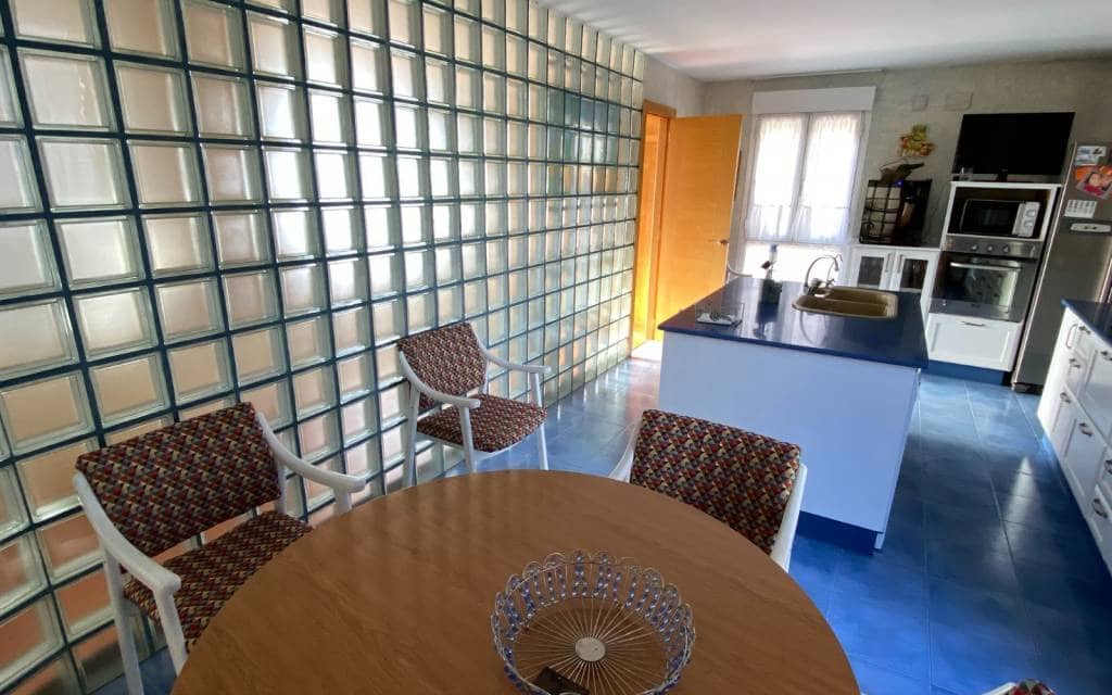 3 soverom Hus til salgs i Sax med svømmebasseng garasje - € 295 000 (Ref: 8589746)