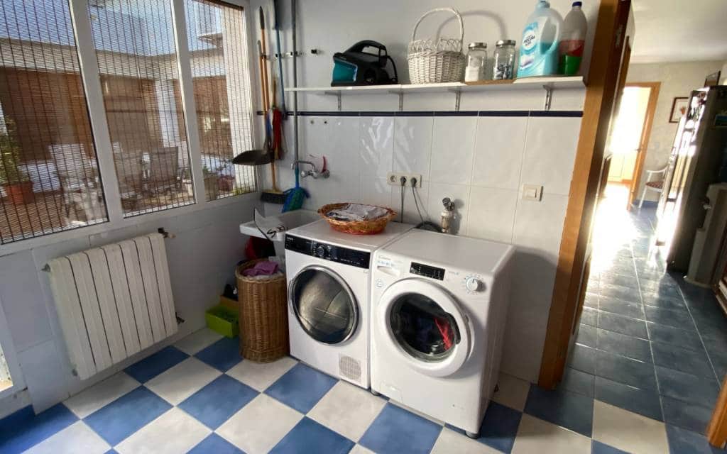 3 soverom Hus til salgs i Sax med svømmebasseng garasje - € 295 000 (Ref: 8589746)