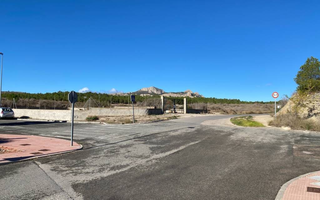 3 soverom Hus til salgs i Sax med svømmebasseng garasje - € 295 000 (Ref: 8589746)