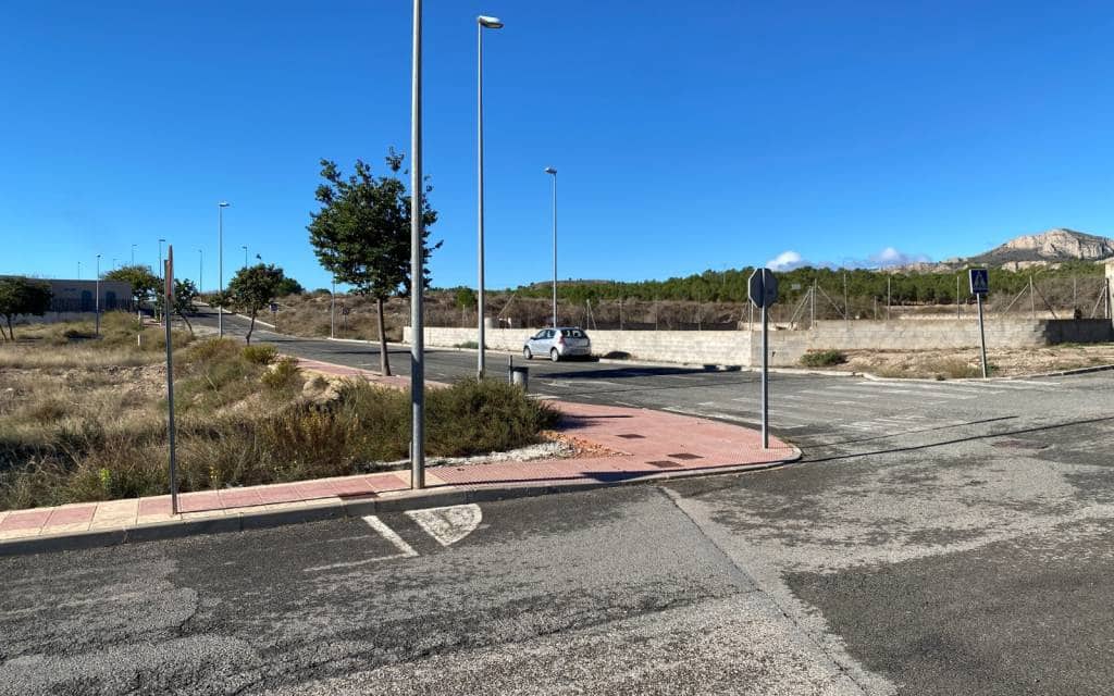 3 soverom Hus til salgs i Sax med svømmebasseng garasje - € 295 000 (Ref: 8589746)