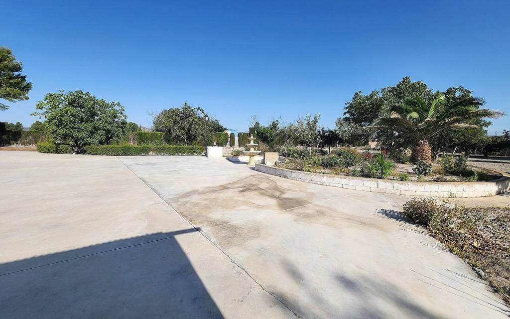 7 soverom Finca/Herregård til salgs i Villena med svømmebasseng garasje - € 350 000 (Ref: 8799945)