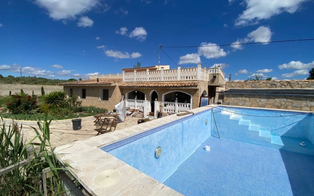 6 soveværelse Finca/Landehus til salg i Sax med swimmingpool - € 275.000 (Ref: 8967669)