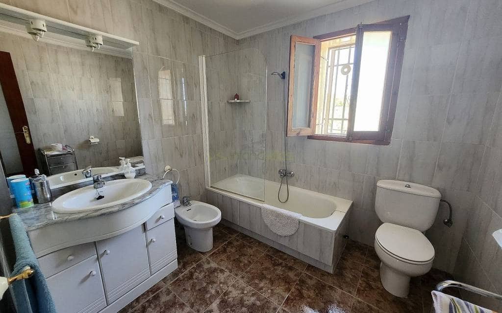 7 sovrum Villa till salu i Villena med pool garage - 349 995 € (Ref: 9127008)