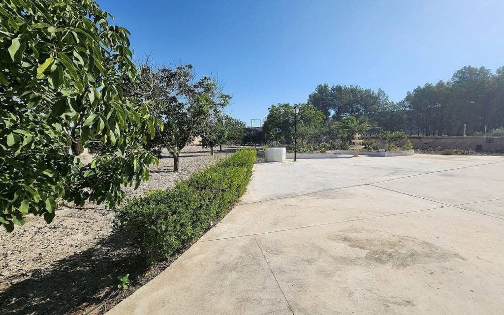 7 sovrum Villa till salu i Villena med pool garage - 349 995 € (Ref: 9127008)