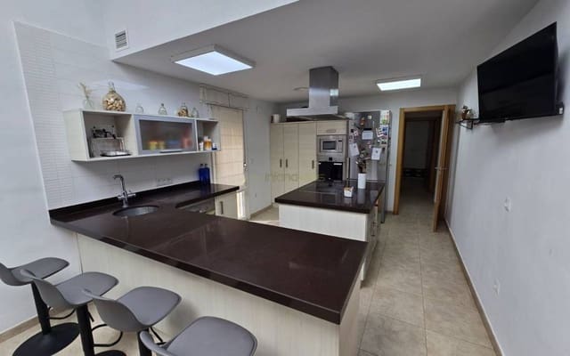 4 makuuhuone Huvila myytävänä paikassa Salinas mukana uima-altaan 
autotalli - 340 000 € (Ref: 9146211)