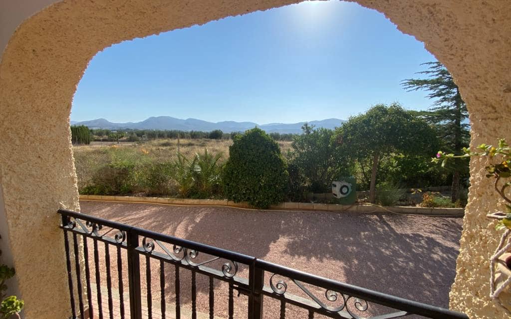 5 bedroom Villa for sale in Sax with pool garage - € 299,995 (Ref: 9150632)