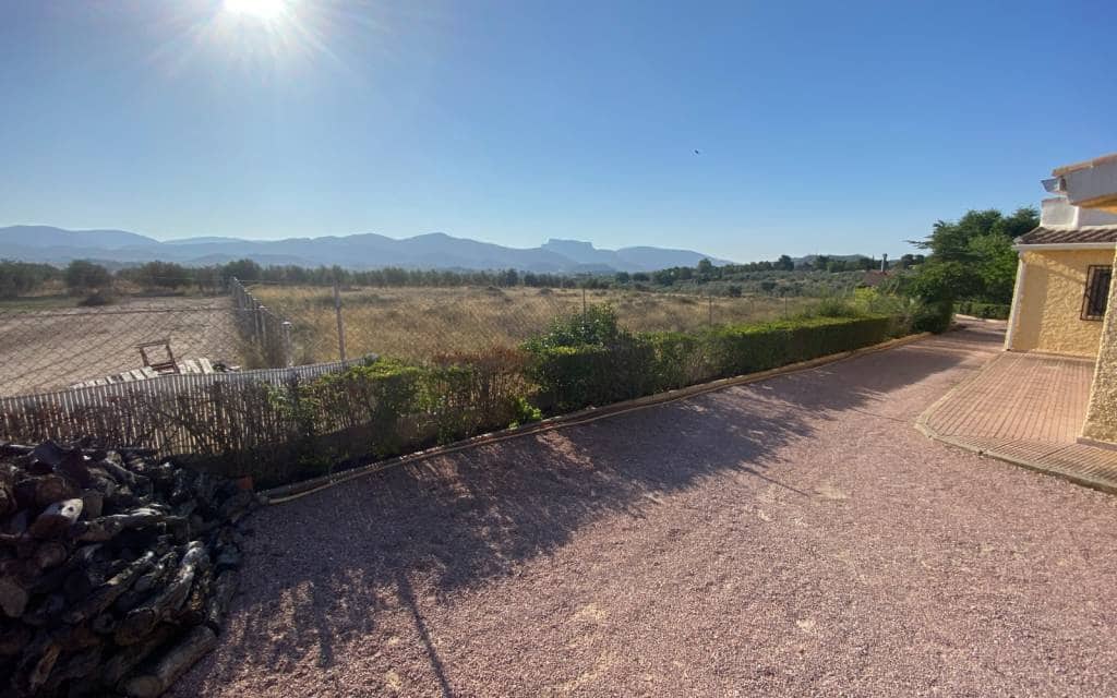 5 bedroom Villa for sale in Sax with pool garage - € 299,995 (Ref: 9150632)