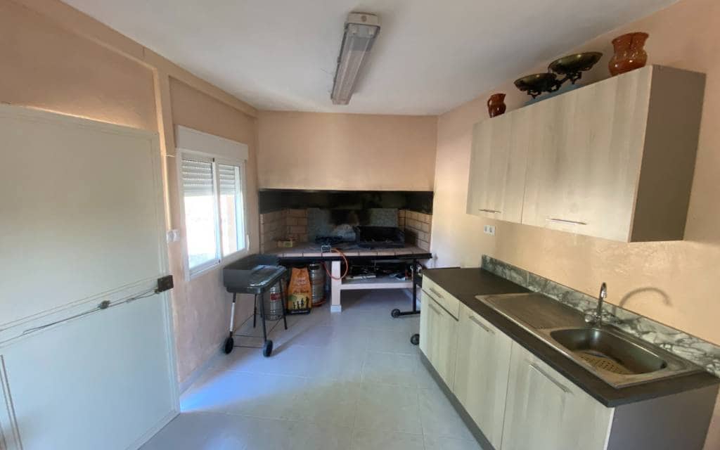 5 bedroom Villa for sale in Sax with pool garage - € 299,995 (Ref: 9150632)