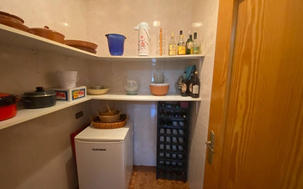 5 bedroom Villa for sale in Sax with pool garage - € 299,995 (Ref: 9150632)