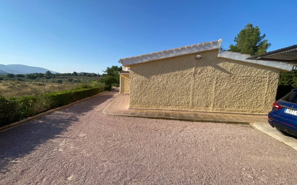 5 bedroom Villa for sale in Sax with pool garage - € 299,995 (Ref: 9150632)