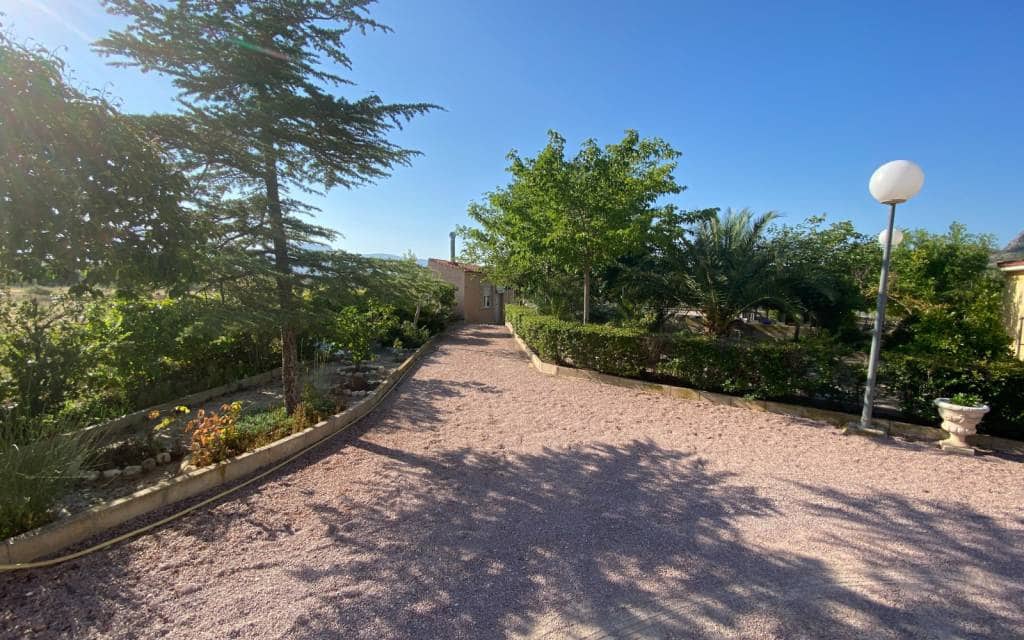 5 bedroom Villa for sale in Sax with pool garage - € 299,995 (Ref: 9150632)