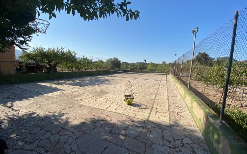 5 bedroom Villa for sale in Sax with pool garage - € 299,995 (Ref: 9150632)