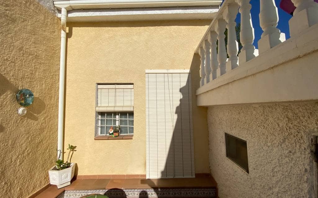 5 bedroom Villa for sale in Sax with pool garage - € 299,995 (Ref: 9150632)