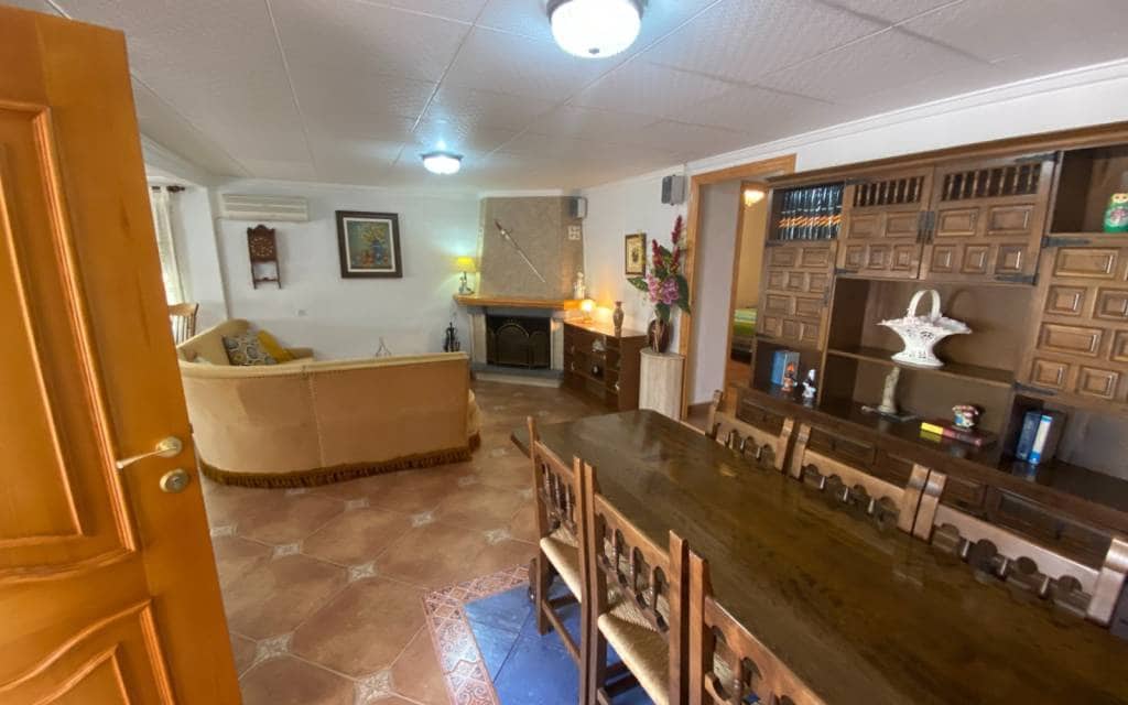 5 bedroom Villa for sale in Sax with pool garage - € 299,995 (Ref: 9150632)