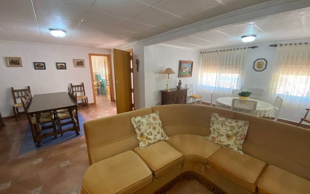 5 bedroom Villa for sale in Sax with pool garage - € 299,995 (Ref: 9150632)