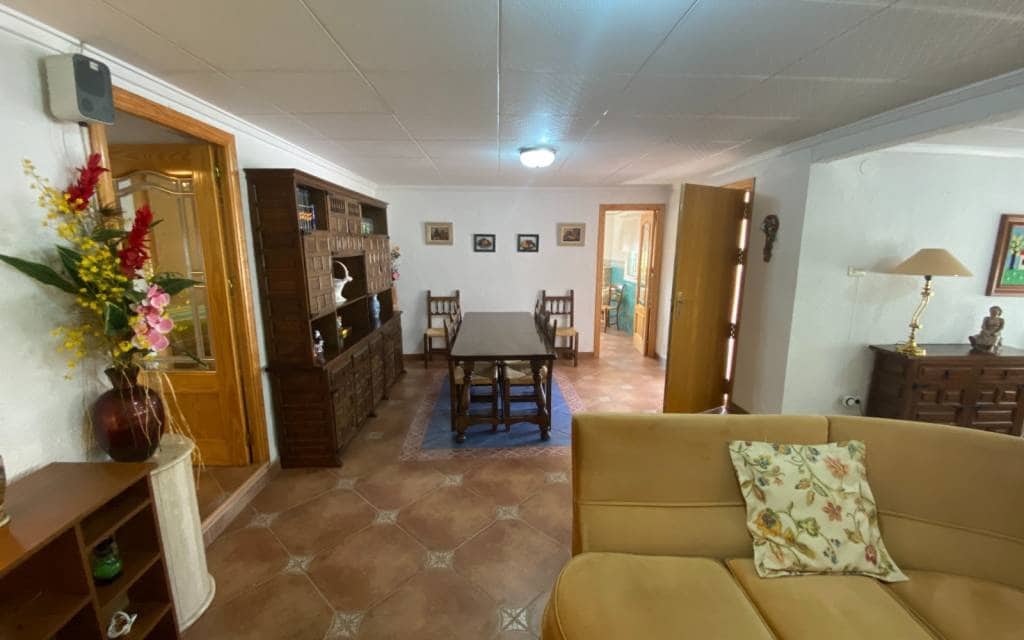 5 bedroom Villa for sale in Sax with pool garage - € 299,995 (Ref: 9150632)