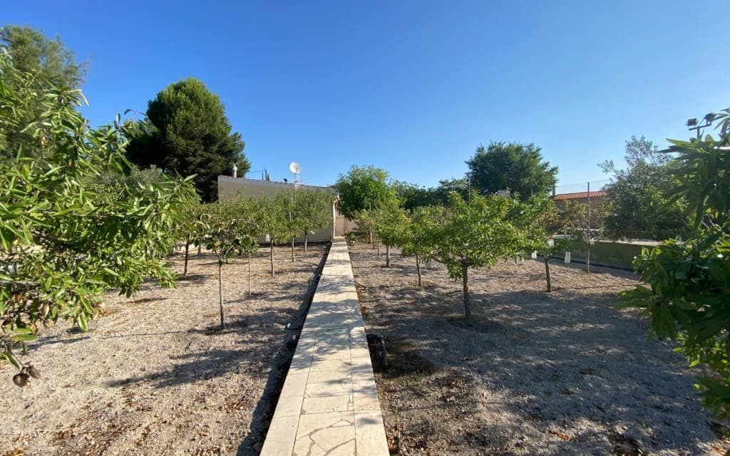 5 bedroom Villa for sale in Sax with pool garage - € 299,995 (Ref: 9150632)