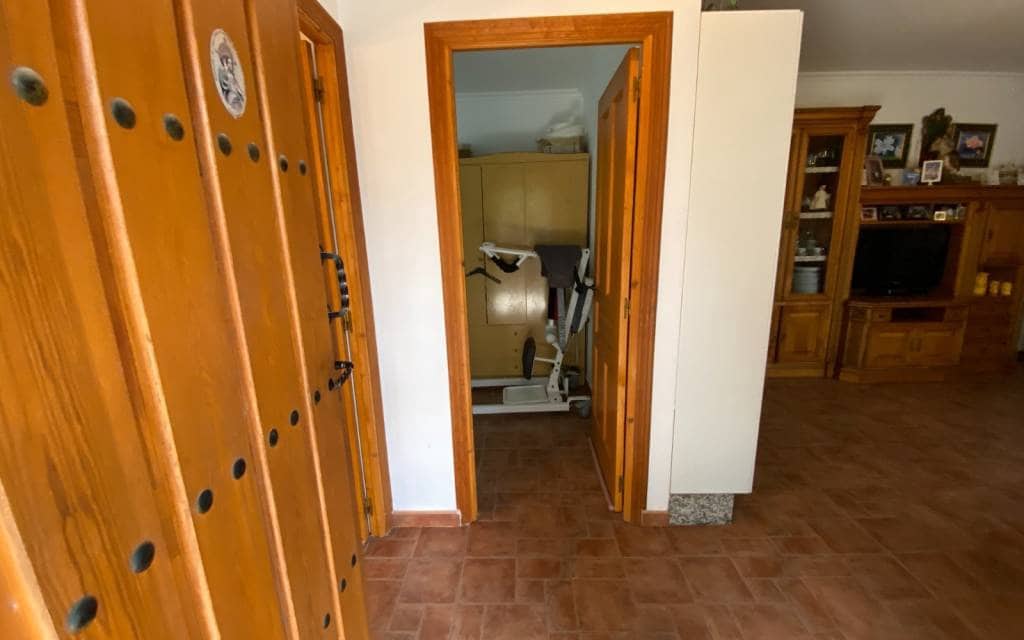 8 bedroom Villa for sale in Sax with pool garage - € 499,995 (Ref: 9231286)