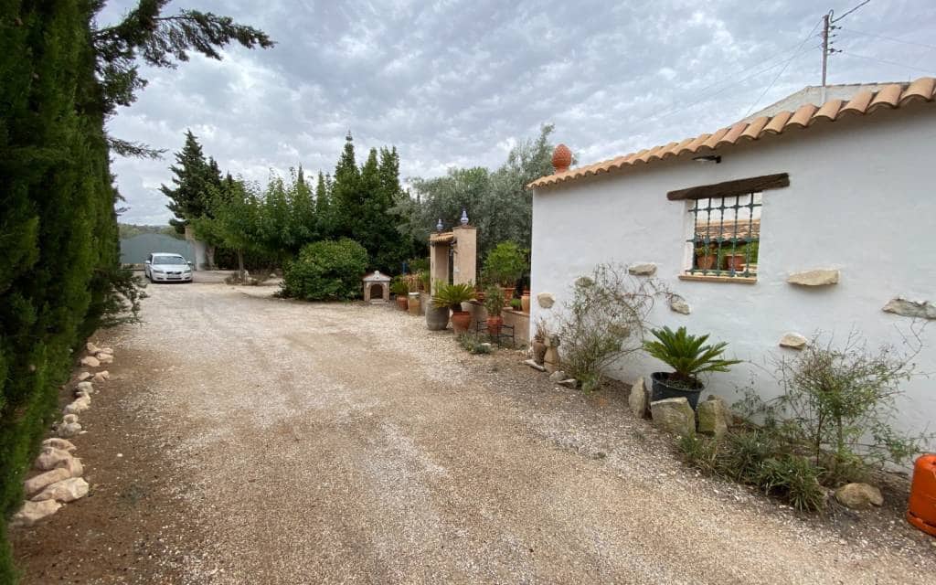 8 bedroom Villa for sale in Sax with pool garage - € 499,995 (Ref: 9231286)